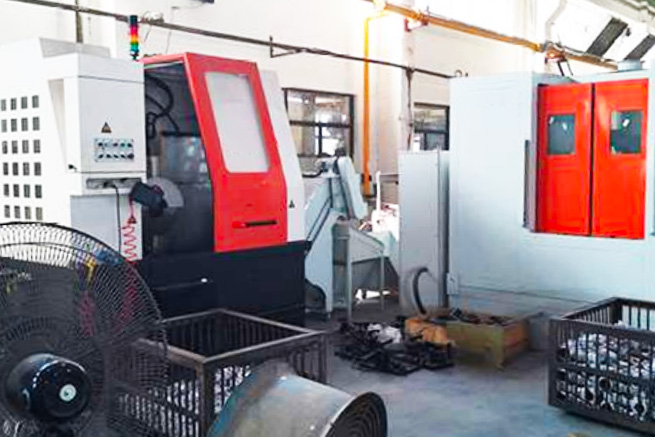 Multi-axis rotary disc cutting machine